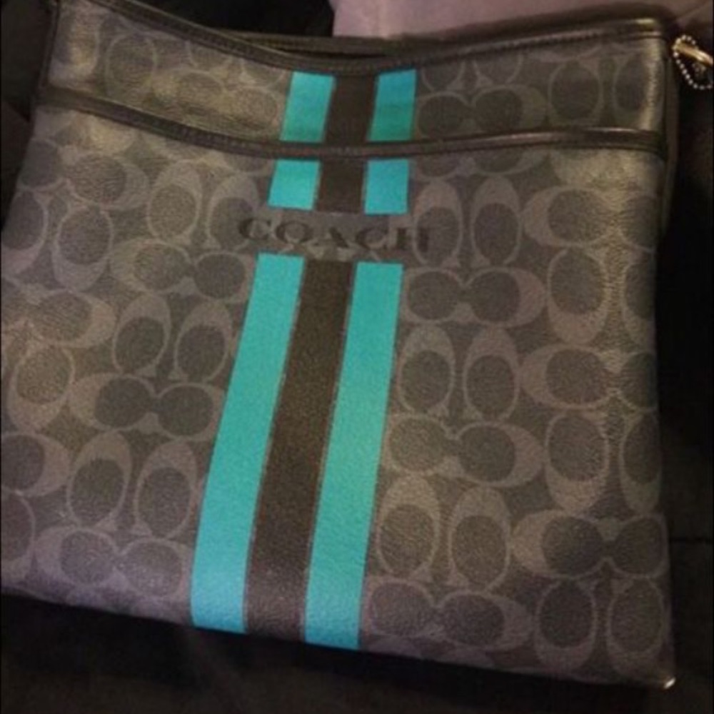 Authentic Coach Crossbody. Gem